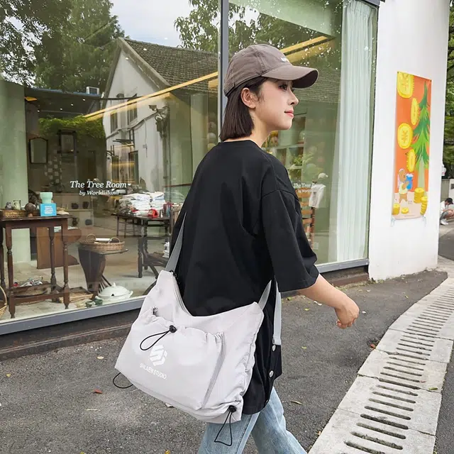 單倉 褶皱包休闲百搭通勤饺子包 尼龙布 斜挎包 男女同款情侣款 灰色/黑色/红色/卡其色