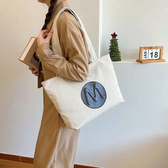 單倉 大容量百搭腋下包托特包时尚气质轻便上课 尼龙布 单肩包 女款 米白色/黑色/浅棕色/绿色