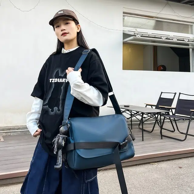 單倉 日韩系工装风休闲简约潮流斜挎包初高中学生大容量通勤百搭腋下手提包 皮膜 单肩包 常规 男女同款情侣款 香槟色/蓝色/黑色