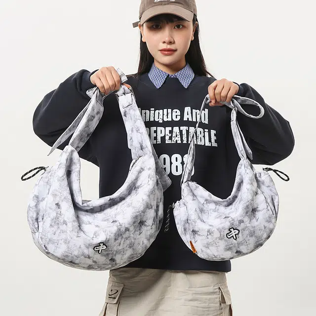 單倉 高颜值扎染时尚手提包潮流初高中学生大容量斜挎包 尼龙 手拎单肩包 男女同款情侣款 白色/红色/绿色/黑色