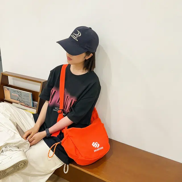 單倉 轻便个性设计感 尼龙 单肩包 男女同款情侣款 黑色/桔色/卡其色/绿色