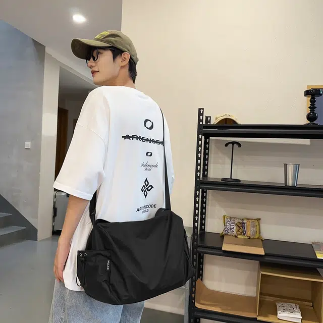 單倉 潮流干湿分离多功能手提包初高中学生大容量轻便运动训练健身斜挎包 皮膜 手拎单肩包 男女同款情侣款 黑色/深灰色