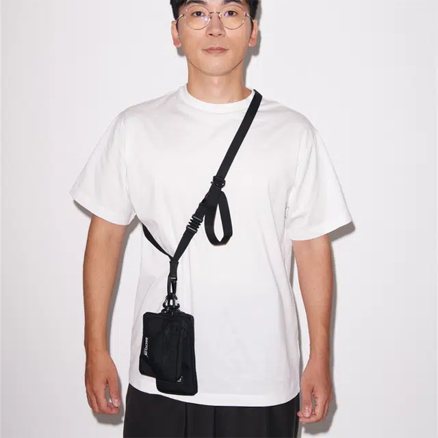 單倉 潮流休闲复古潮牌简约学生 尼龙布 单肩包 男款 黑色