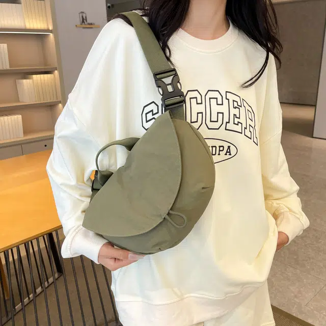 單倉 休闲简约轻便运动 尼龙布 斜挎包 男女同款情侣款 米白色/黑色/紫色/卡其色/绿色