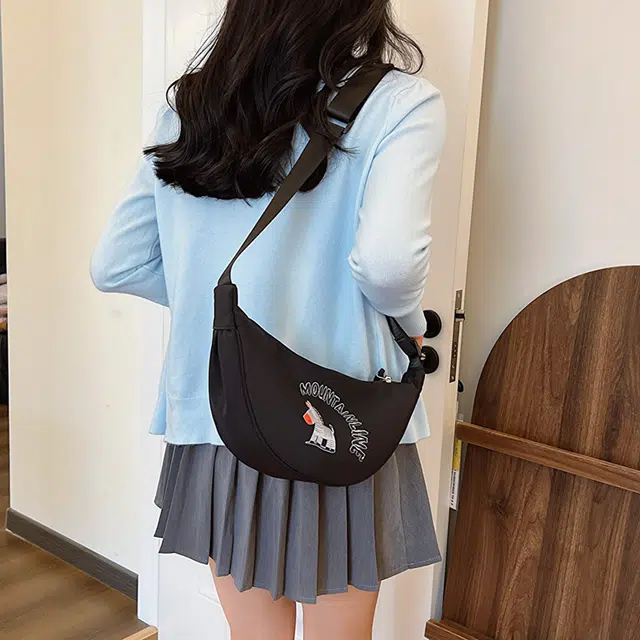 單倉 通勤轻便单肩腋下包休闲可爱百搭 尼龙布 斜挎包 女款 米白色/黑色/卡其色/湖蓝色/粉色