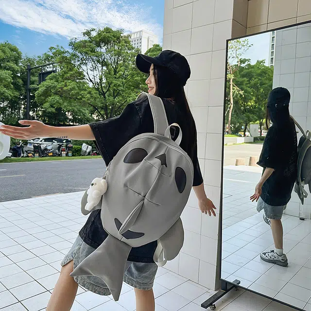 單倉 丑萌搞怪可爱鲨鱼时尚设计轻便耐磨背包学院风大容量通勤百搭书包 尼龙 双肩包 常规 男女同款情侣款 灰色/黑色