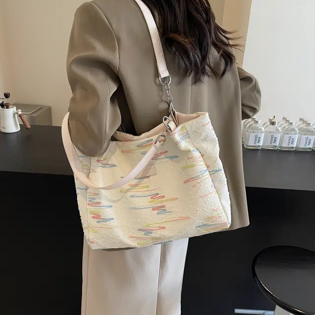 單倉 时尚刺绣高颜值轻便百搭 布 单肩包 女款 多色