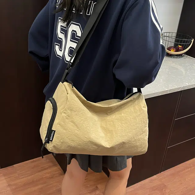 單倉 时尚简约轻便韩版百搭通勤 尼龙 单肩斜挎包 男女同款情侣款