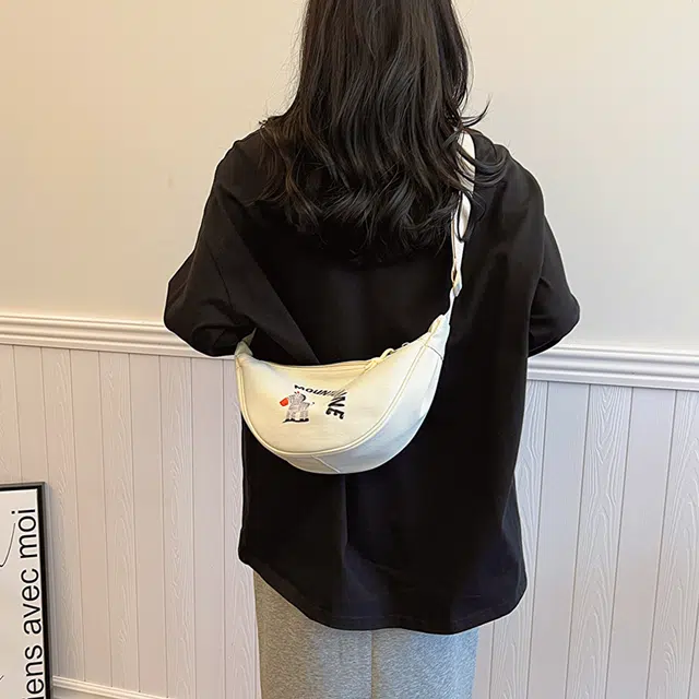 單倉 通勤轻便单肩腋下包休闲可爱百搭 尼龙布 斜挎包 女款 米白色/黑色/卡其色/湖蓝色/粉色