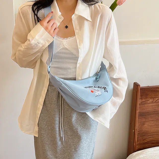 單倉 通勤轻便单肩腋下包休闲可爱百搭 尼龙布 斜挎包 女款 米白色/黑色/卡其色/湖蓝色/粉色