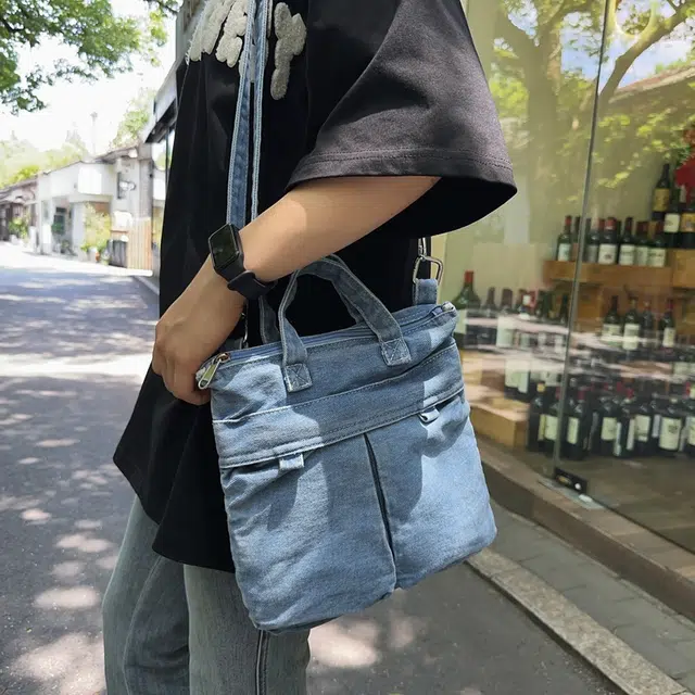 單倉 小众复古港风多用通勤出行时尚简约百搭 牛仔布 斜挎手提包 男女同款情侣款 浅蓝色/深蓝色
