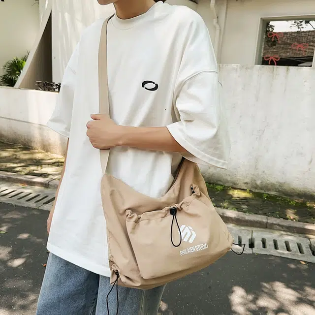 單倉 褶皱包休闲百搭通勤饺子包 尼龙布 斜挎包 男女同款情侣款 灰色/黑色/红色/卡其色