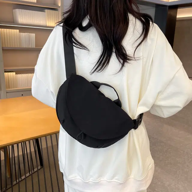 單倉 休闲简约轻便运动 尼龙布 斜挎包 男女同款情侣款 米白色/黑色/紫色/卡其色/绿色