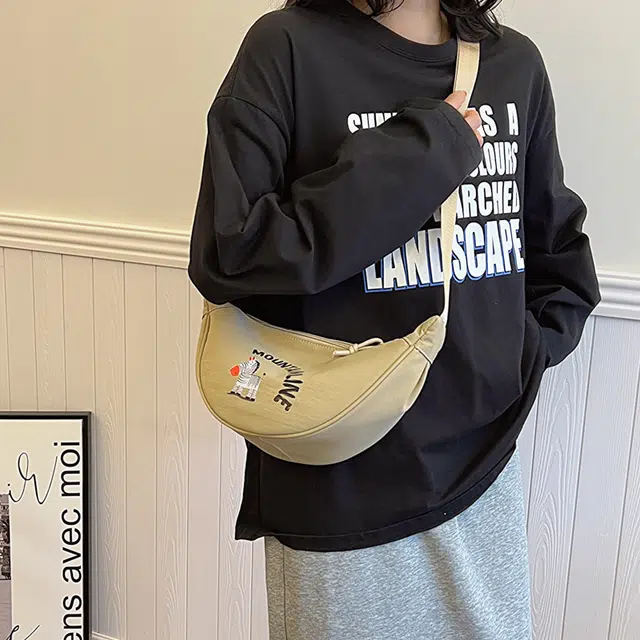 單倉 通勤轻便单肩腋下包休闲可爱百搭 尼龙布 斜挎包 女款 米白色/黑色/卡其色/湖蓝色/粉色