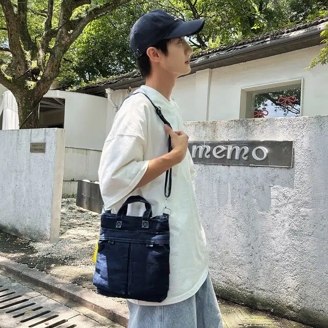 單倉 小众复古港风多用通勤出行时尚简约百搭 牛仔布 斜挎手提包 男女同款情侣款 浅蓝色/深蓝色