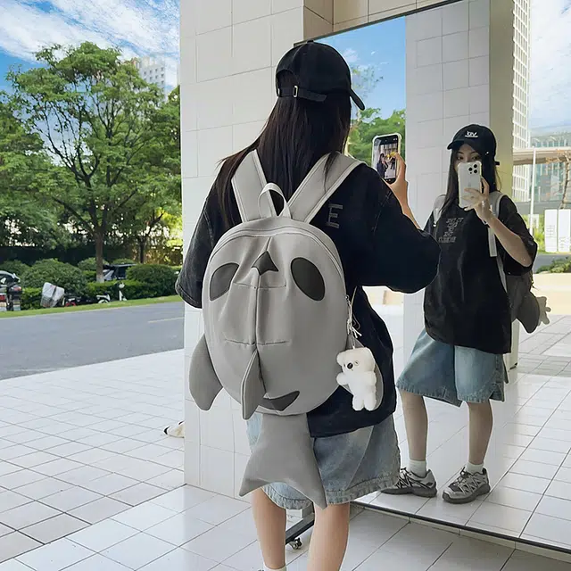 單倉 丑萌搞怪可爱鲨鱼时尚设计轻便耐磨背包学院风大容量通勤百搭书包 尼龙 双肩包 常规 男女同款情侣款 灰色/黑色