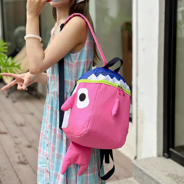 單倉 可爱鲨鱼卡通搞怪背包初高中学生书包 尼龙布 双肩包 常规 男女同款情侣款 多色