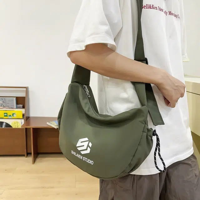 單倉 轻便个性设计感 尼龙 单肩包 男女同款情侣款 黑色/桔色/卡其色/绿色