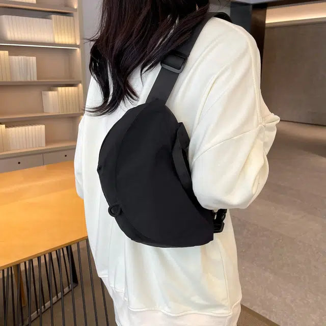 單倉 休闲简约轻便运动 尼龙布 斜挎包 男女同款情侣款 米白色/黑色/紫色/卡其色/绿色