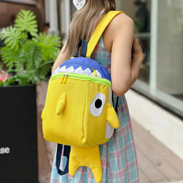 單倉 可爱鲨鱼卡通搞怪背包初高中学生书包 尼龙布 双肩包 常规 男女同款情侣款 多色