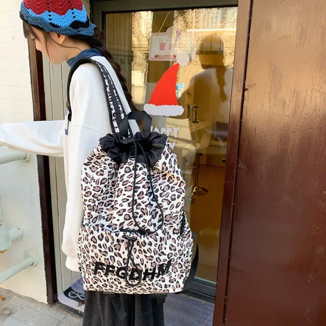 單倉 抽绳束口学生运动时尚豹纹滑板羽毛球拍包小众个性 尼龙 背包书包双肩包 常规 男女同款情侣款 米白色/卡其色