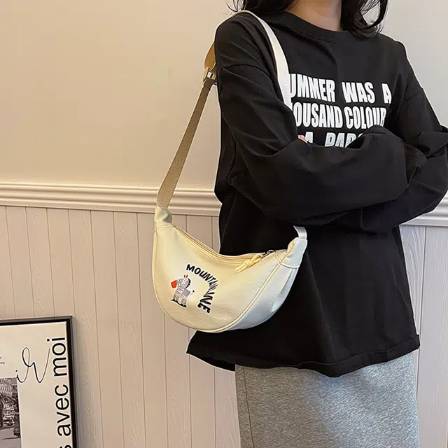 單倉 通勤轻便单肩腋下包休闲可爱百搭 尼龙布 斜挎包 女款 米白色/黑色/卡其色/湖蓝色/粉色