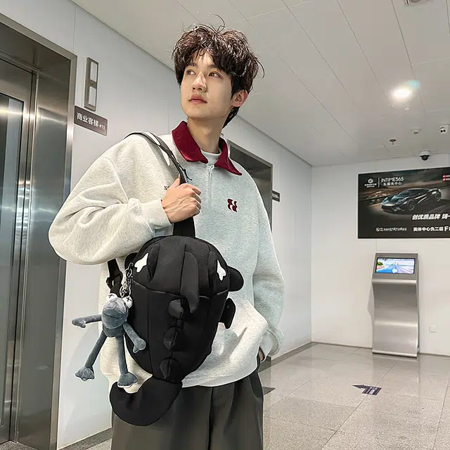 單倉 高颜值设计可爱鲨鱼学生书包潮流通勤百搭 尼龙 背包双肩包 男女同款情侣款 白色/灰色/黑色