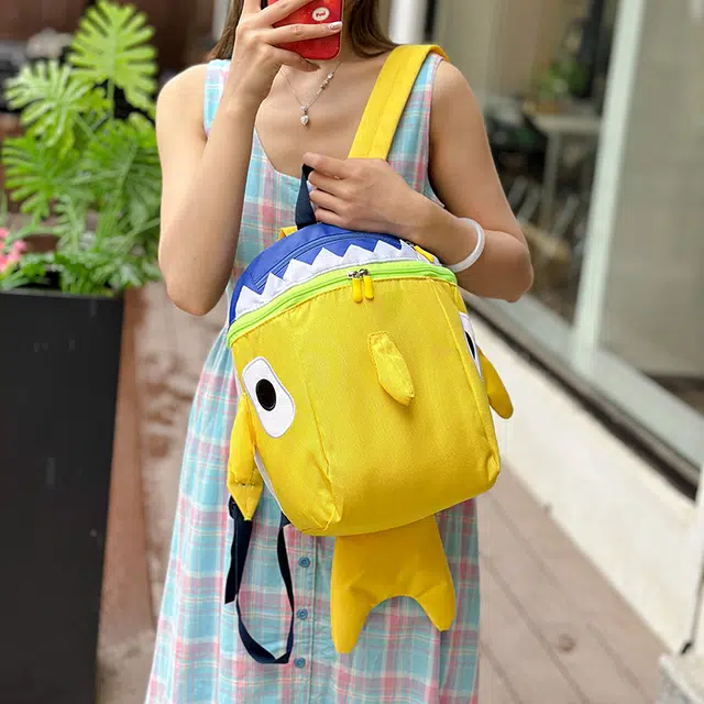單倉 可爱鲨鱼卡通搞怪背包初高中学生书包 尼龙布 双肩包 常规 男女同款情侣款 多色