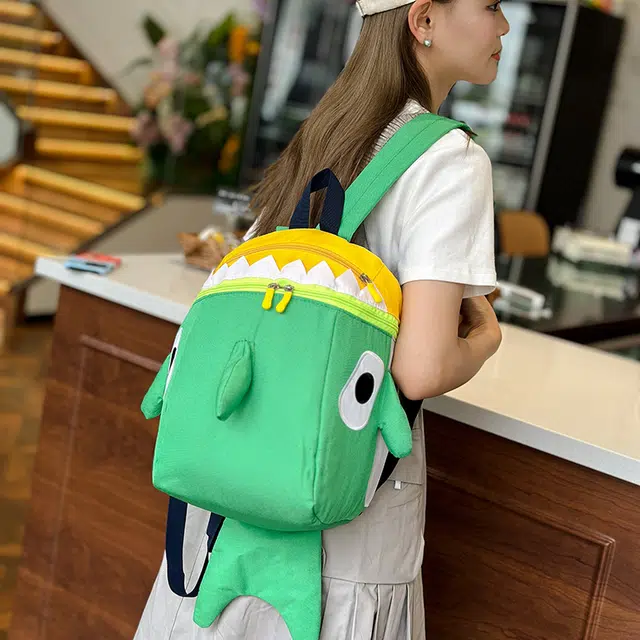 單倉 可爱鲨鱼卡通搞怪背包初高中学生书包 尼龙布 双肩包 常规 男女同款情侣款 多色