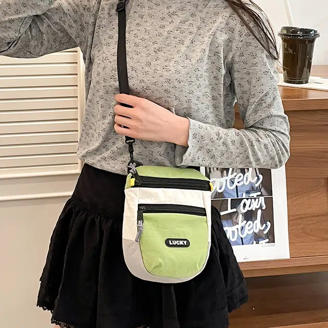 單倉 拼色休闲通勤百搭手机包初高中学生潮牌 尼龙 斜挎单肩包 常规 女款 白色/黄色/绿色/棕色