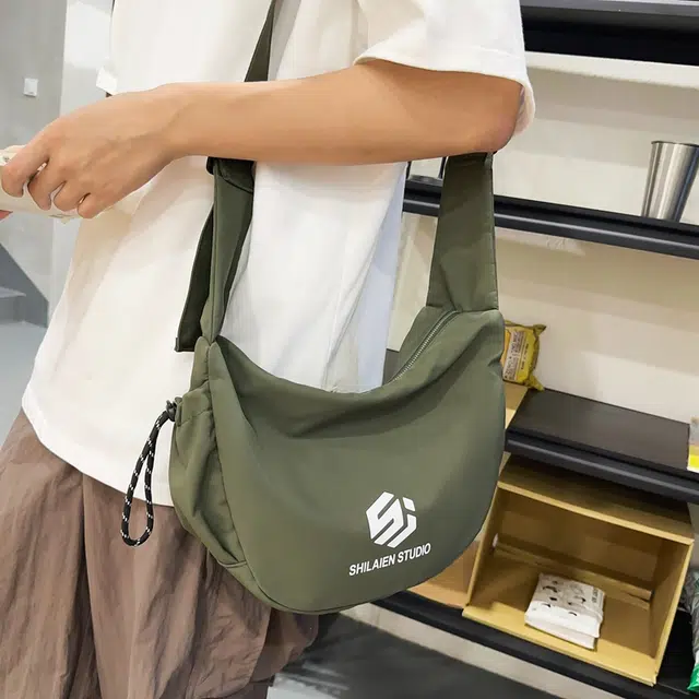 單倉 轻便个性设计感 尼龙 单肩包 男女同款情侣款 黑色/桔色/卡其色/绿色