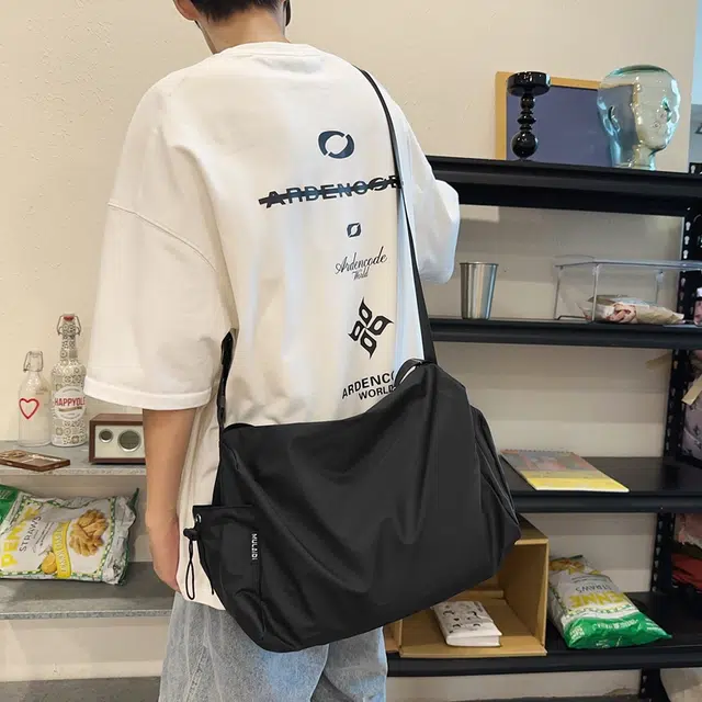單倉 潮流干湿分离多功能手提包初高中学生大容量轻便运动训练健身斜挎包 皮膜 手拎单肩包 男女同款情侣款 黑色/深灰色