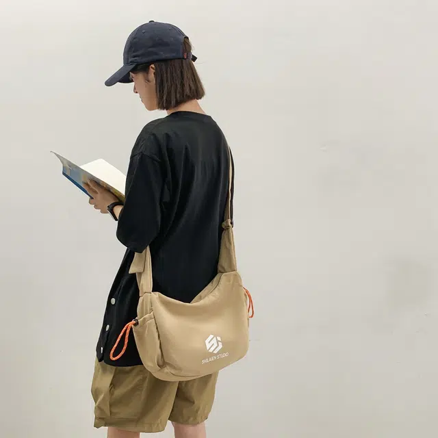 單倉 轻便个性设计感 尼龙 单肩包 男女同款情侣款 黑色/桔色/卡其色/绿色
