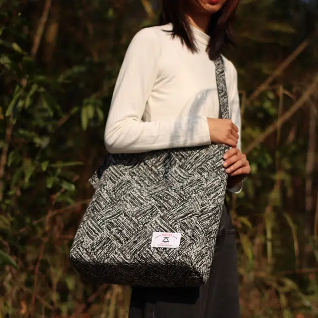 古袋人 便携原创设计大容量通勤百搭休闲 单肩包 女款 棉质 黑色