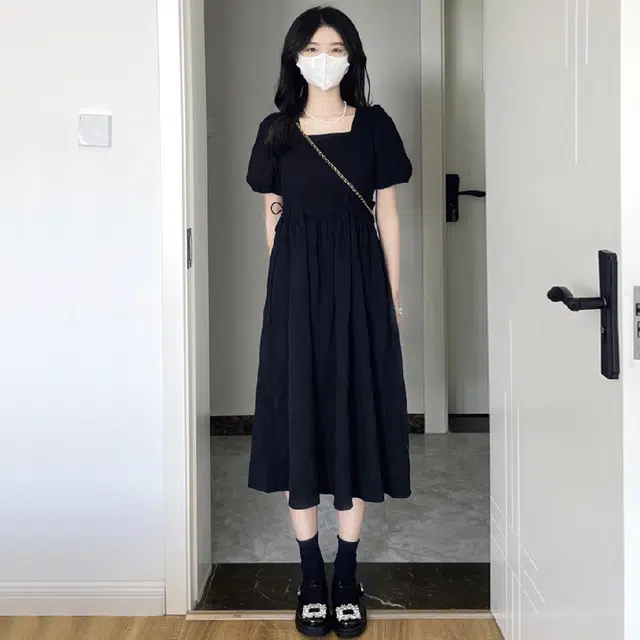 花蔓色 法式纯色高腰方领休闲泡泡袖宽松中长款短袖连衣裙 女款 黑色