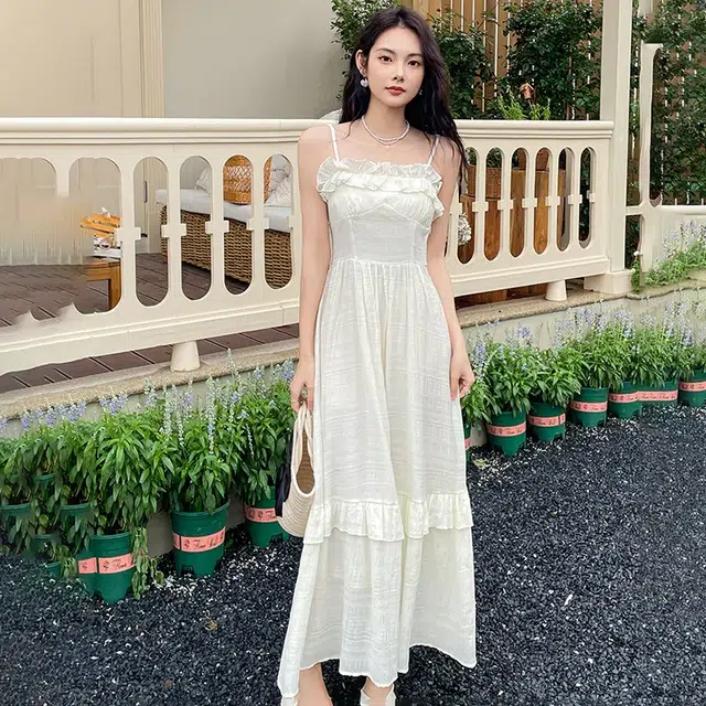 花蔓色 纯色木耳边简约收腰修身薄款长款吊带连衣裙 女款 杏色