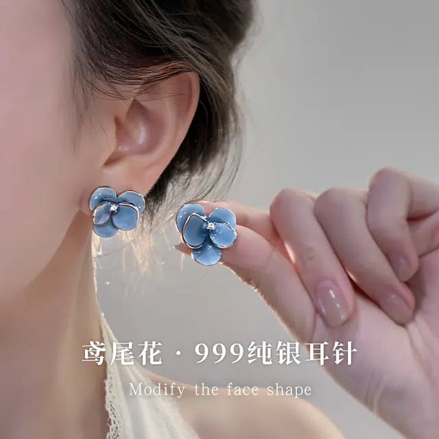 999