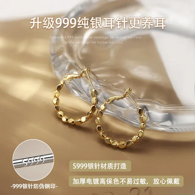 999