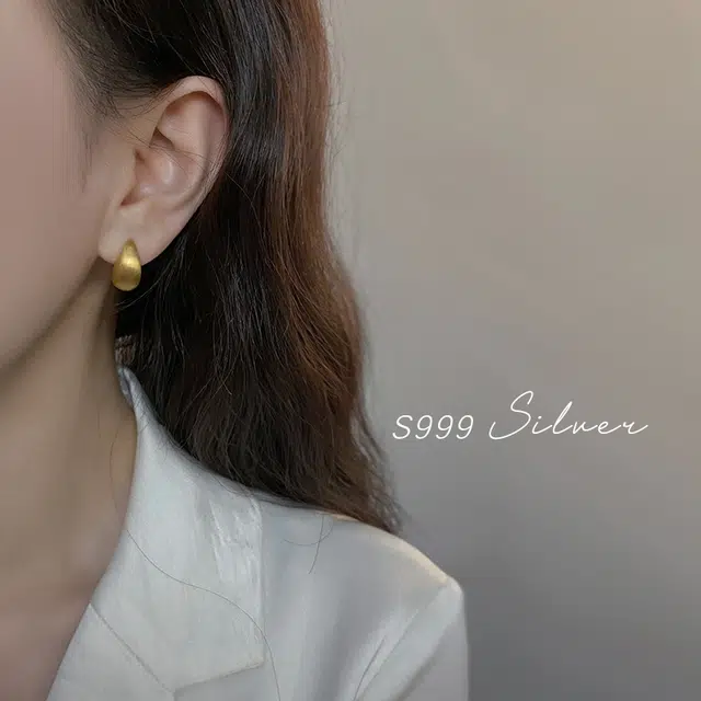 999