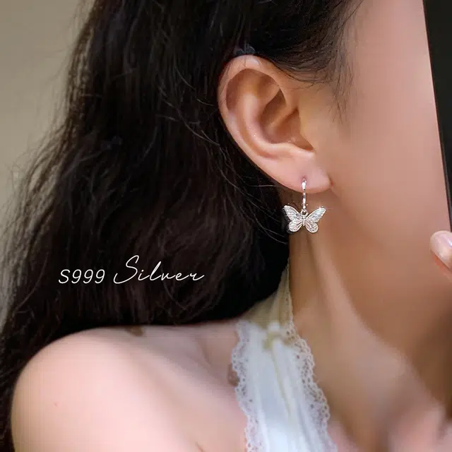 999