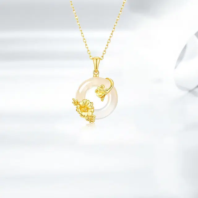 凤祥囍事  老凤祥 蜀葵花 平安扣吊坠 新中式小众花朵设计平安喜乐 花开富贵轻奢 好运 玉髓 项链 女款