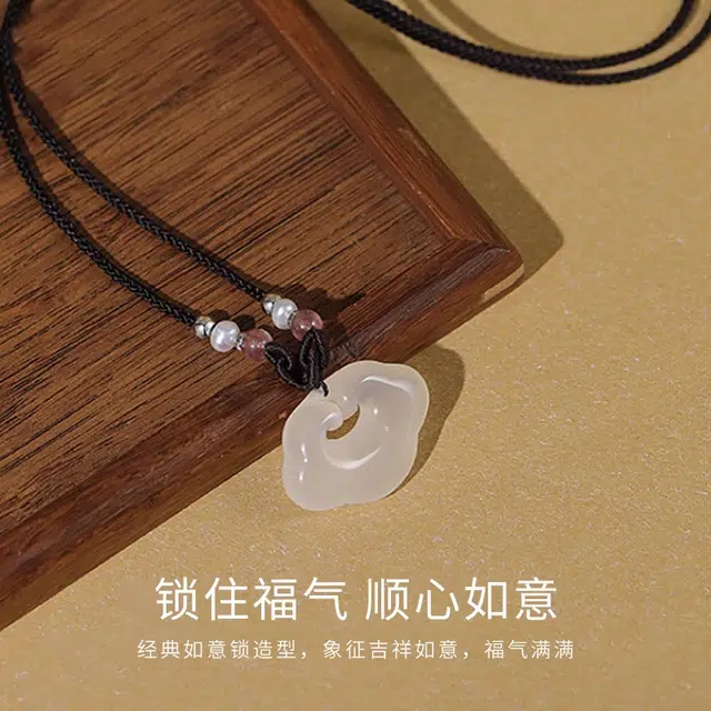 凤祥囍事 老凤祥 祥云平安锁 吉祥如意 平安顺遂 时尚国潮新中式 简约百搭清冷高级感设计轻奢显气质优雅时髦 #好运 玉髓 项链 女款
