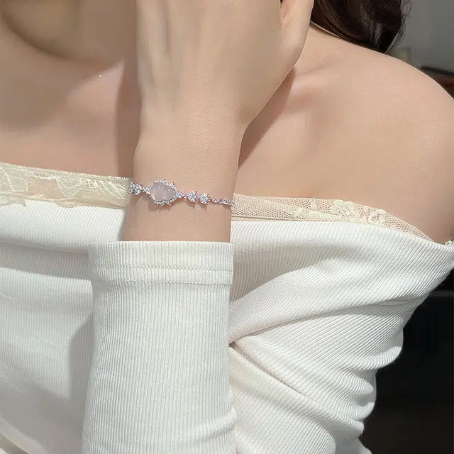925