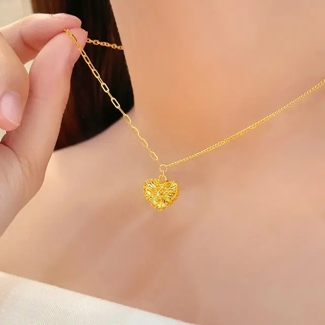 中国珠宝 爱心锁骨链  浪漫爱心 心心相印恋爱 轻奢高级感  璀璨爱心 时尚精致 浪漫怦然心动 足金 按克计价 黄金项链 女款