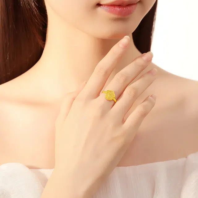 中国珠宝 织梦玫瑰 时刻守护着枝头上的玫瑰 娇艳如火 但每天都为身下的荆棘盛开 足金 按克计价 戒指 女款
