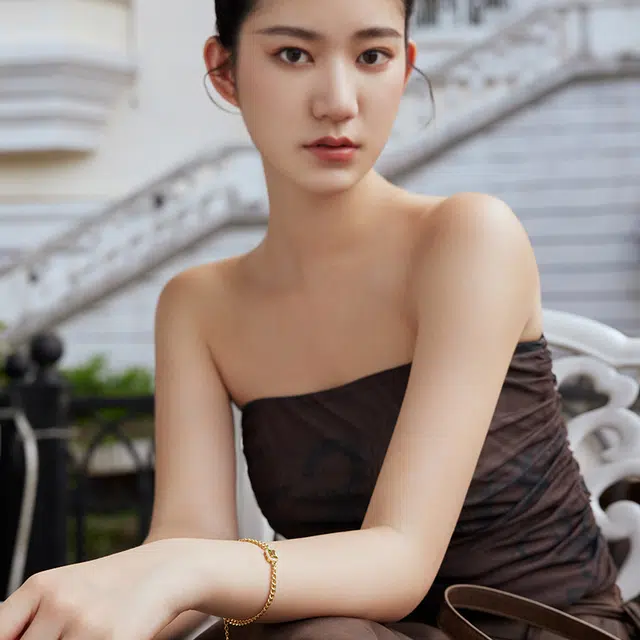 S925