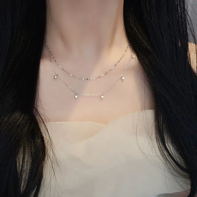 925