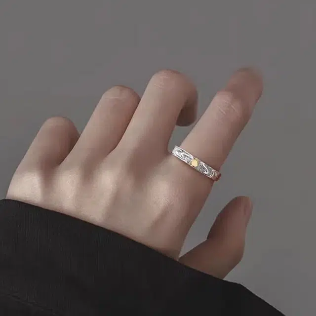 925