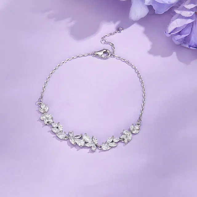 【爆闪】 老福黄金 紫藤花系列 闪耀蝶舞 轻奢小众高级感 在逃公主 满钻镶嵌 精致时尚 温柔气质款 银色 手链 女款 礼盒装