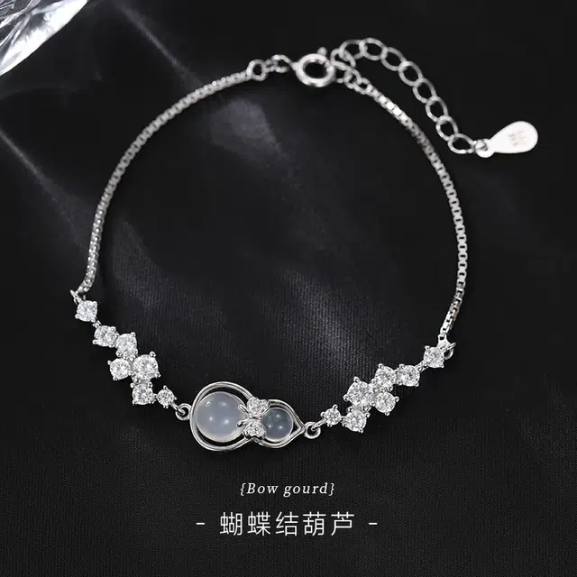 老福黄金 招财纳福 福禄双全小葫芦手饰 璀璨精致闪耀蝴蝶结 小众轻奢高级感 镶嵌宝石 在逃公主优雅气质 好运 玉髓 手链 女款